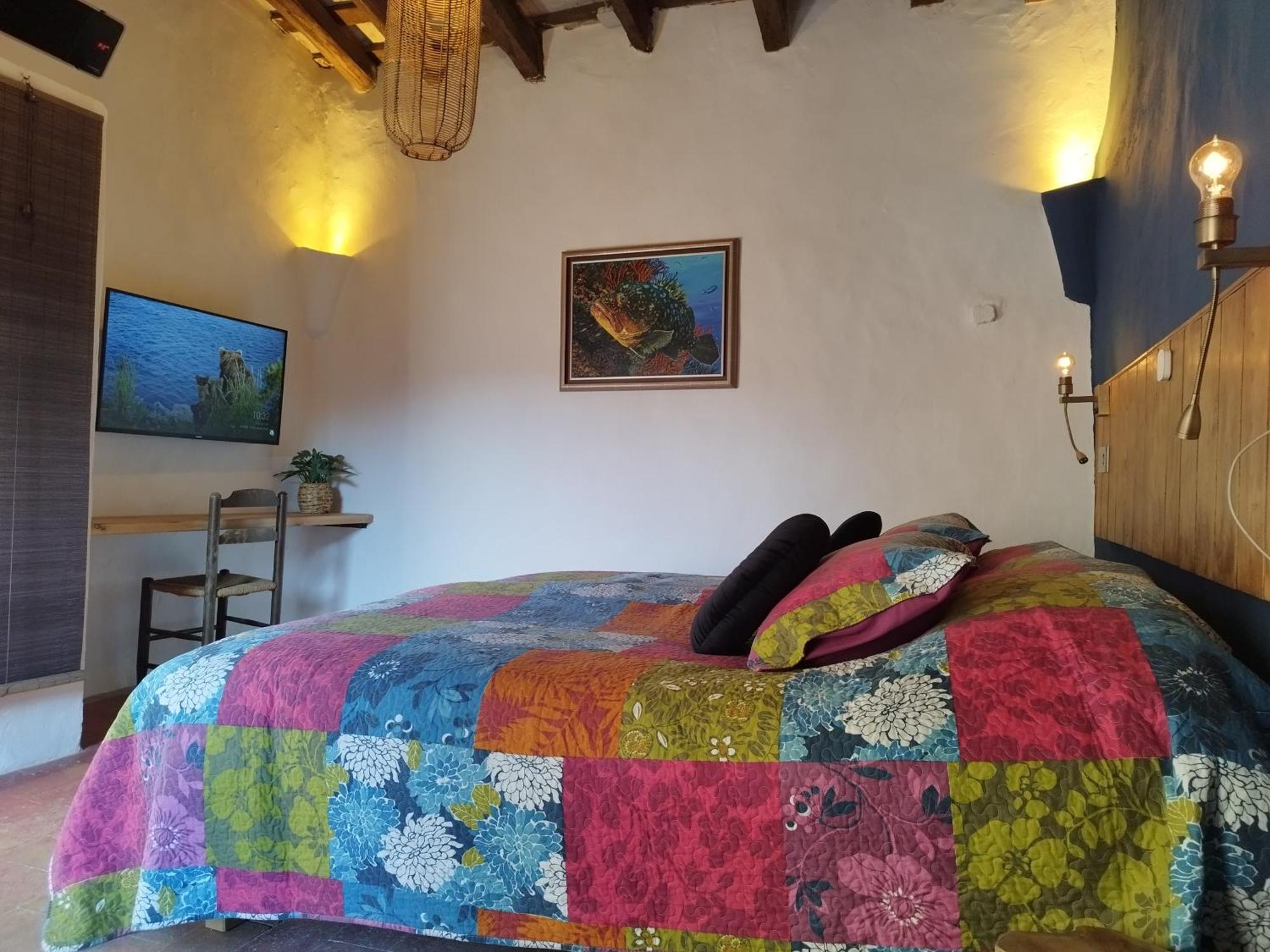 Mas Del Llop Blanc - Dog Friendly Hostal Rural - B&B Sobrestany Room photo